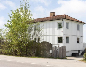 Comfortable guest rooms with fully equipped kitchen and cosy living room., Ödsmål